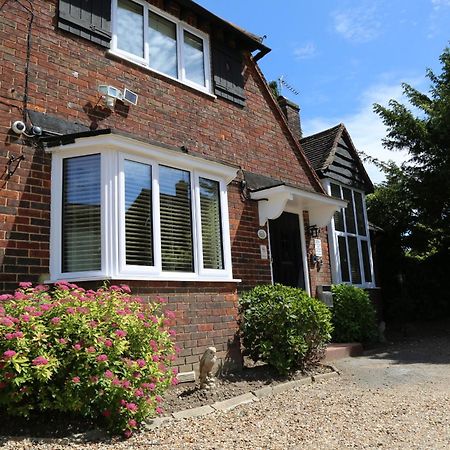 Debden Guest House Hillingdon Exterior photo